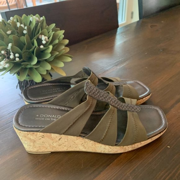 Donald Pliner Made on the Beaches of Spain Sandals - Picture 6 of 6